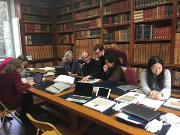Jeffrey Wayno (standing) with graduate students from Columbia and Union Theological Seminary (seated) during the workshop. Photograph by staff at the Fonds ancien et Archives de Provins (2019).